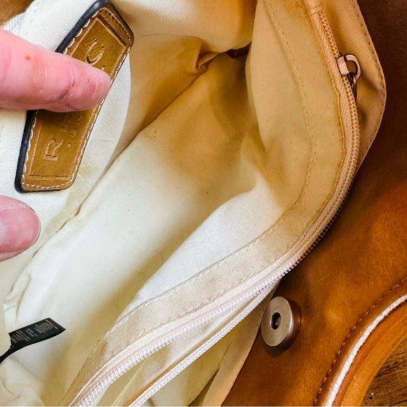 RELIC BRAND COLLECTION ESTABLISHED 1992 WHITE TAN CANVAS WOODEN HANDLE GOOD COND - Picture 8 of 15